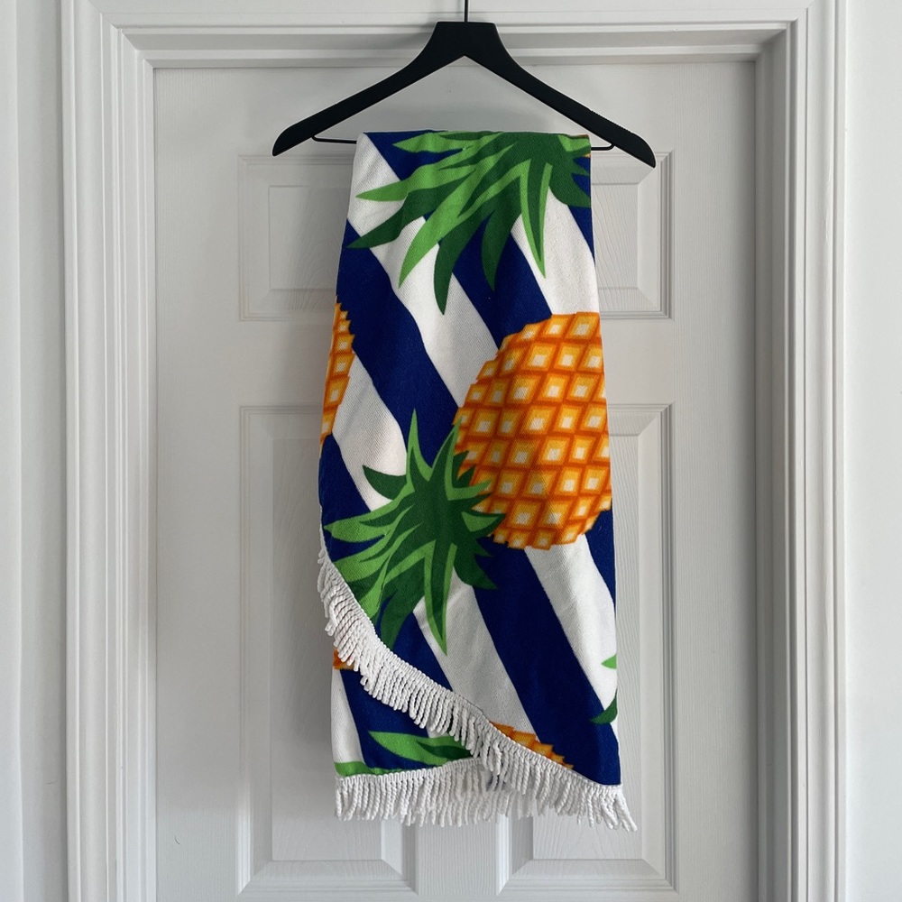 Oversized round beach towel